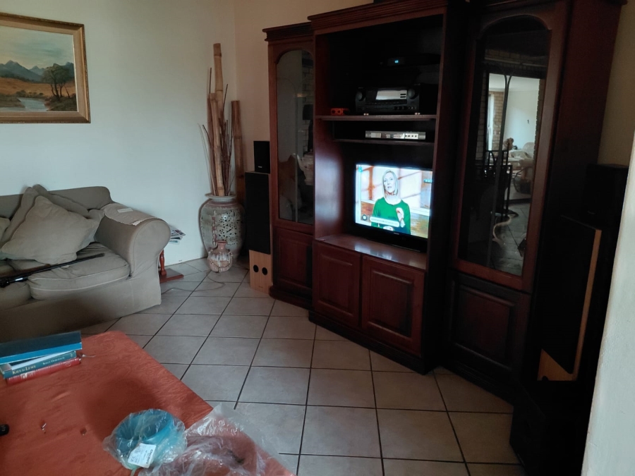 5 Bedroom Property for Sale in Roodekopjes Ah North West
